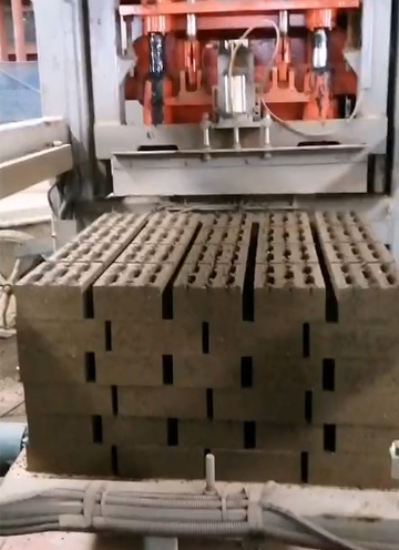 免托板磚機生產多孔磚