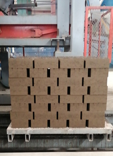 免托板磚機生產多孔磚